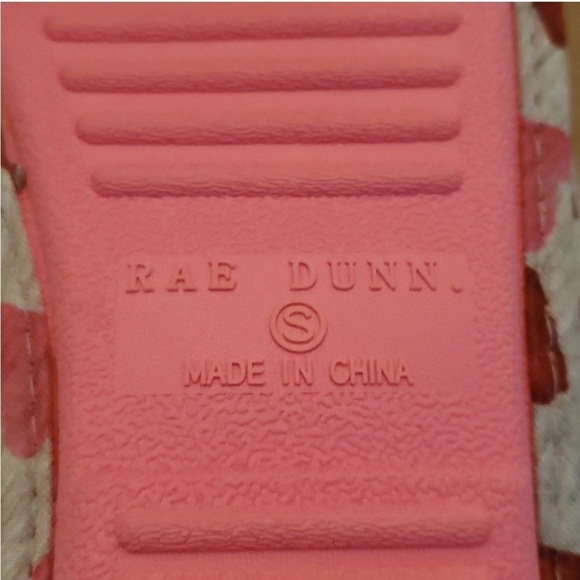 NWT - Rae Dunn Women’s Slippers (Pink & Grey with Amor & Heart Designs / (5/6US) - Picture 7 of 8